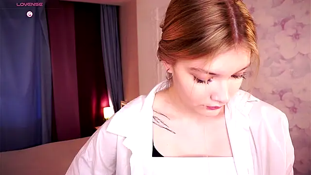 Snapshot of UteMessineo chatting on November 2025 07:46:01 AM UteMessineo online show from November 2025 07:46:01 AM