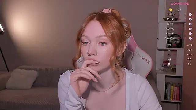 Snapshot of Elisahsthetics chatting on February 2026 12:32:02 AM Elisahsthetics online show from February 2026 12:32:02 AM