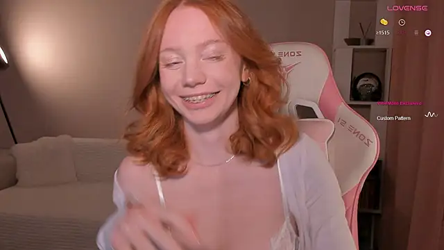 Snapshot of Elisahsthetics chatting on February 2026 11:46:02 PM Elisahsthetics online show from February 2026 11:46:02 PM