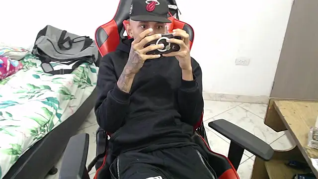 thebesthot online show from November 2025 11:10:01 AM