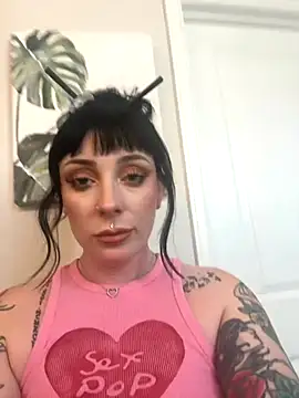 Snapshot of LoveDovexxx chatting on November 2025 07:40:01 PM LoveDovexxx online show from November 2025 07:40:01 PM