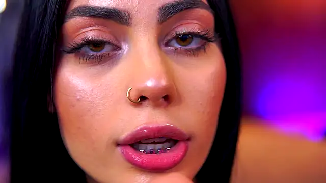 RavennaDArcy online show from December 2025 07:18:01 PM