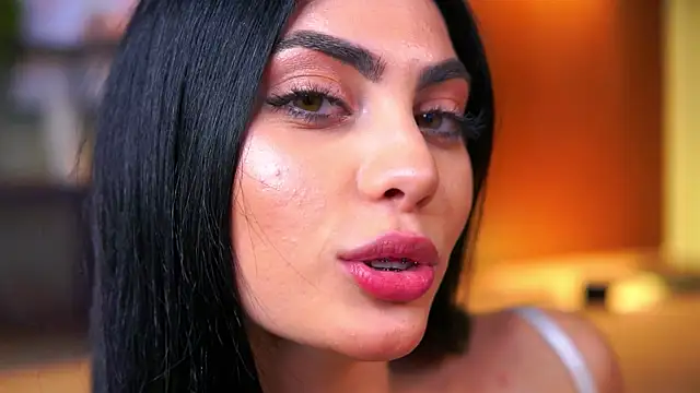 RavennaDArcy online show from December 2025 07:17:01 PM