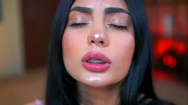 RavennaDArcy online show from November 2025 08:08:01 PM