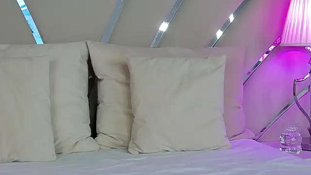 IvyNox online show from March 2026 07:19:01 PM