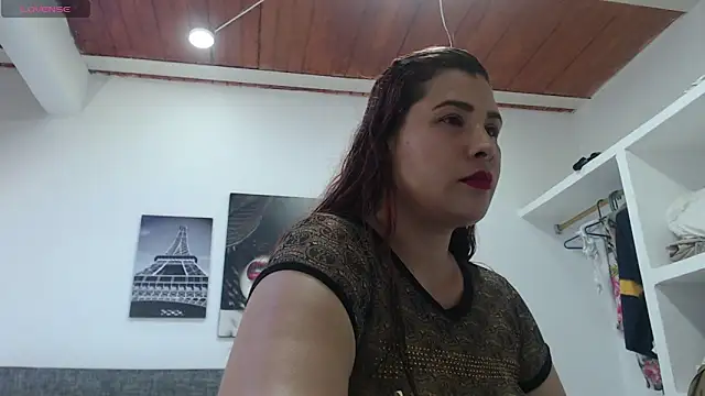 Snapshot of SweetSurrender69 chatting on November 2025 03:32:01 AM SweetSurrender69 online show from November 2025 03:32:01 AM