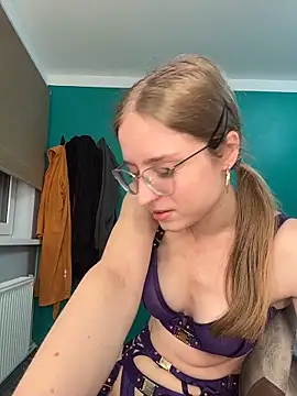 Snapshot of EveLunny chatting on February 2026 11:10:01 PM EveLunny online show from February 2026 11:10:01 PM