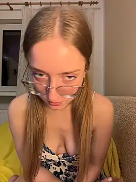 Snapshot of EveLunny chatting on January 2026 03:11:02 AM EveLunny online show from January 2026 03:11:02 AM