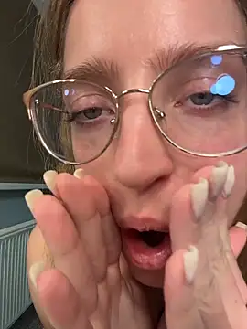 Snapshot of EveLunny chatting on February 2026 03:59:02 AM EveLunny online show from February 2026 03:59:02 AM