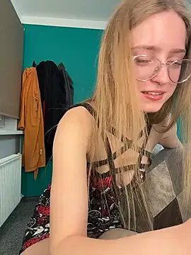 Snapshot of EveLunny chatting on January 2026 02:04:02 AM EveLunny online show from January 2026 02:04:02 AM