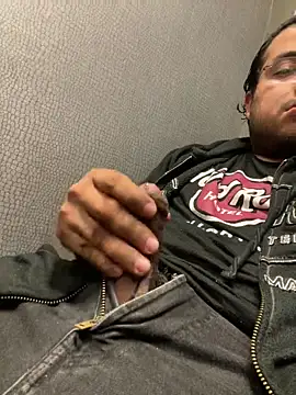 Snapshot of Alex281225 chatting on November 2025 07:39:02 PM Alex281225 online show from November 2025 07:39:02 PM