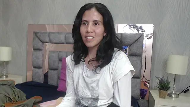 GiselaZivic online show from December 2025 07:40:02 PM