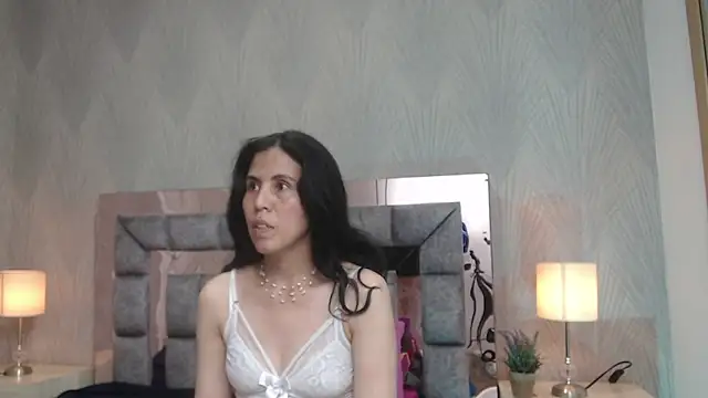 GiselaZivic online show from December 2025 07:58:01 PM