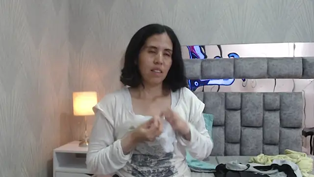GiselaZivic online show from April 2026 01:29:02 PM