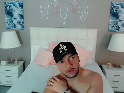 sebastian cruz  online show from November 2025 02:21:01 PM