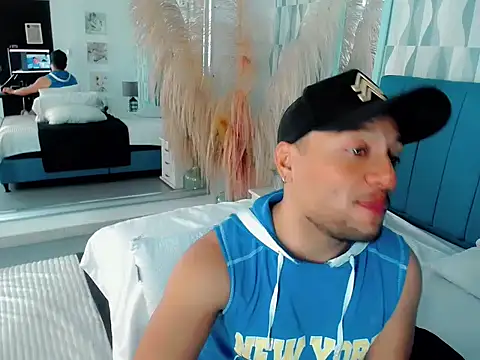 sebastian cruz  online show from November 2025 07:30:01 PM