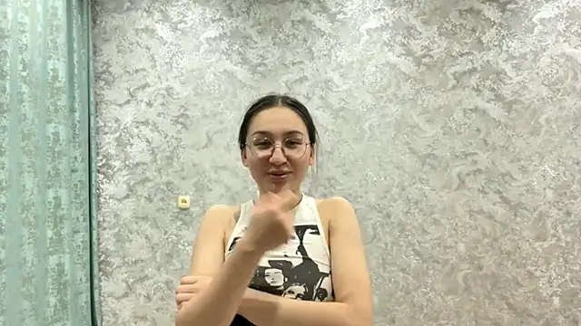 Snapshot of SofiYong chatting on November 2025 04:32:02 PM SofiYong online show from November 2025 04:32:02 PM