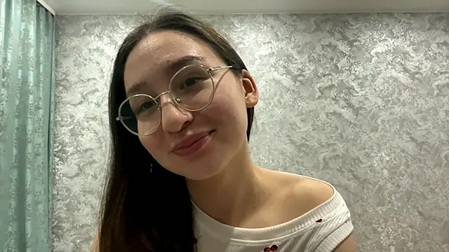 Snapshot of SofiYong chatting on November 2025 01:15:02 PM SofiYong online show from November 2025 01:15:02 PM