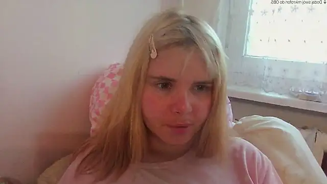 Snapshot of HornyElena chatting on May 2026 06:10:01 PM HornyElena online show from May 2026 06:10:01 PM