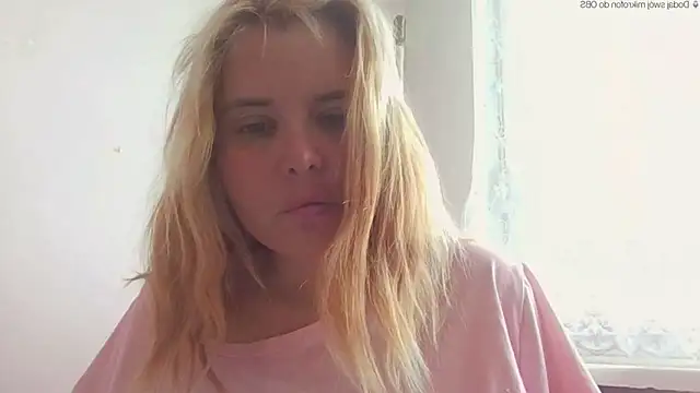 Snapshot of HornyElena chatting on May 2026 04:06:02 PM HornyElena online show from May 2026 04:06:02 PM