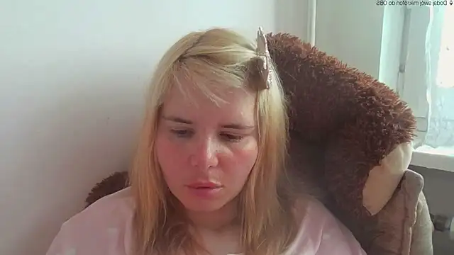 Snapshot of HornyElena chatting on June 2026 03:17:01 PM HornyElena online show from June 2026 03:17:01 PM