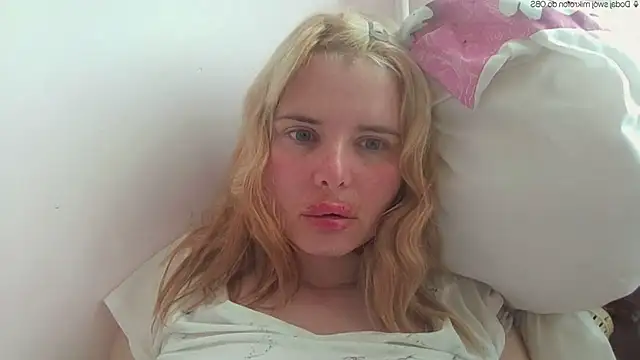 Snapshot of HornyElena chatting on May 2026 02:47:01 PM HornyElena online show from May 2026 02:47:01 PM