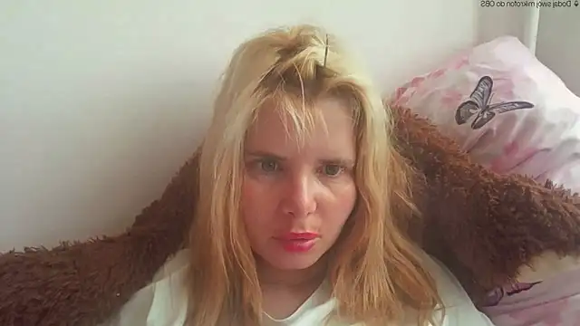Snapshot of HornyElena chatting on May 2026 02:37:01 PM HornyElena online show from May 2026 02:37:01 PM