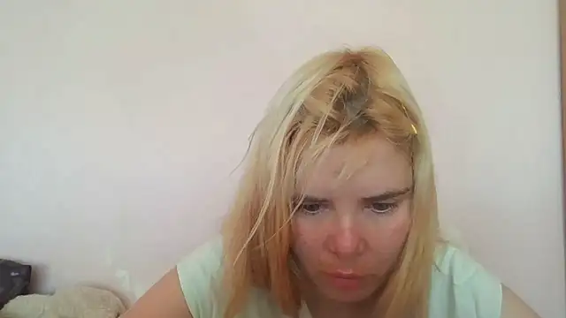 Snapshot of HornyElena chatting on June 2026 08:09:01 AM HornyElena online show from June 2026 08:09:01 AM