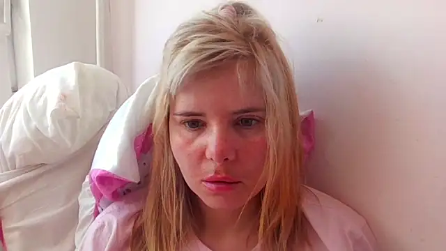 Snapshot of HornyElena chatting on April 2026 10:28:02 AM HornyElena online show from April 2026 10:28:02 AM