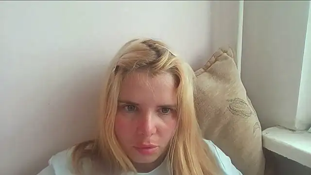 Snapshot of HornyElena chatting on June 2026 03:24:01 PM HornyElena online show from June 2026 03:24:01 PM