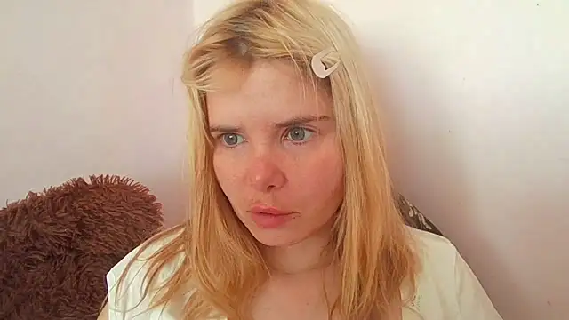 Snapshot of HornyElena chatting on July 2026 08:26:02 AM HornyElena online show from July 2026 08:26:02 AM