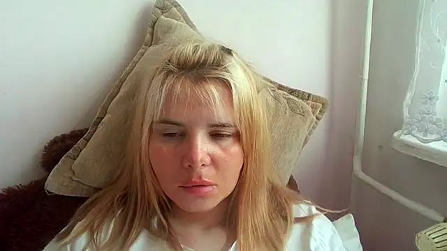 HornyElena online show from April 2026 01:18:01 PM