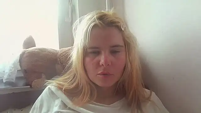 Snapshot of HornyElena chatting on June 2026 04:34:01 PM HornyElena online show from June 2026 04:34:01 PM