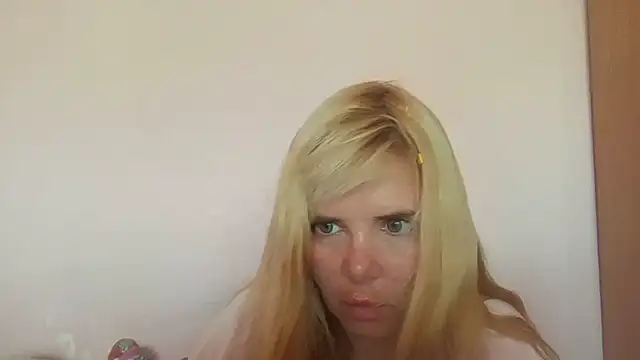 Snapshot of HornyElena chatting on June 2026 12:22:01 PM HornyElena online show from June 2026 12:22:01 PM