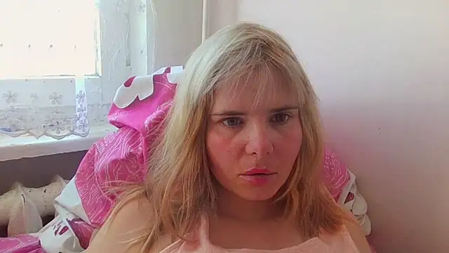 Snapshot of HornyElena chatting on April 2026 10:33:02 AM HornyElena online show from April 2026 10:33:02 AM