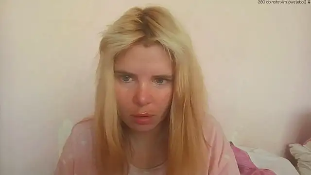 Snapshot of HornyElena chatting on June 2026 02:50:01 PM HornyElena online show from June 2026 02:50:01 PM