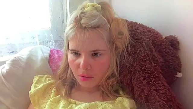 Snapshot of HornyElena chatting on April 2026 10:18:02 AM HornyElena online show from April 2026 10:18:02 AM