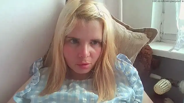 Snapshot of HornyElena chatting on June 2026 03:17:02 PM HornyElena online show from June 2026 03:17:02 PM