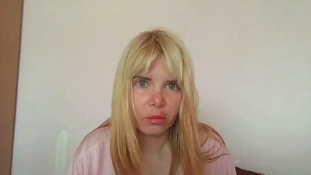 Snapshot of HornyElena chatting on July 2026 01:22:01 PM HornyElena online show from July 2026 01:22:01 PM