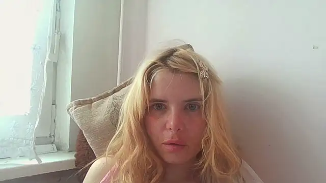 Snapshot of HornyElena chatting on June 2026 01:09:02 PM HornyElena online show from June 2026 01:09:02 PM