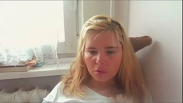Snapshot of HornyElena chatting on June 2026 08:25:01 AM HornyElena online show from June 2026 08:25:01 AM