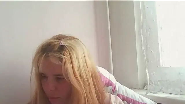 Snapshot of HornyElena chatting on June 2026 03:24:01 PM HornyElena online show from June 2026 03:24:01 PM