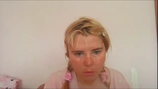 Snapshot of HornyElena chatting on June 2026 08:14:01 AM HornyElena online show from June 2026 08:14:01 AM