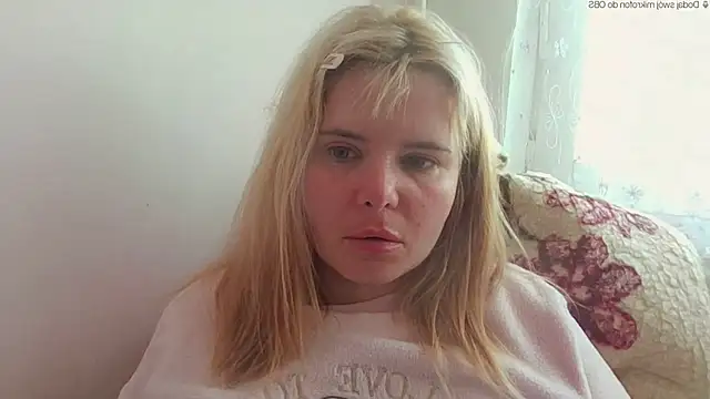 Snapshot of HornyElena chatting on May 2026 03:07:02 PM HornyElena online show from May 2026 03:07:02 PM