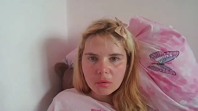 Snapshot of HornyElena chatting on July 2026 09:51:01 AM HornyElena online show from July 2026 09:51:01 AM