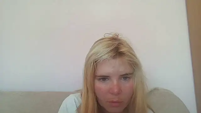 Snapshot of HornyElena chatting on June 2026 08:11:02 AM HornyElena online show from June 2026 08:11:02 AM