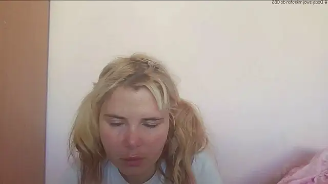 Snapshot of HornyElena chatting on May 2026 03:18:01 PM HornyElena online show from May 2026 03:18:01 PM