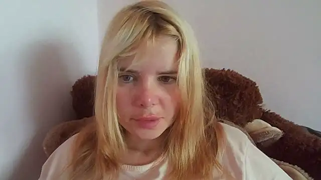 Snapshot of HornyElena chatting on July 2026 08:10:02 AM HornyElena online show from July 2026 08:10:02 AM