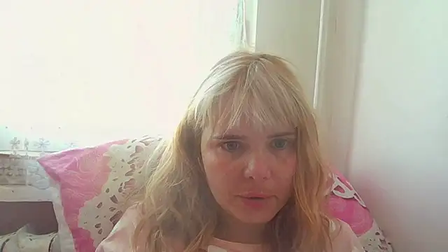Snapshot of HornyElena chatting on April 2026 02:36:02 PM HornyElena online show from April 2026 02:36:02 PM