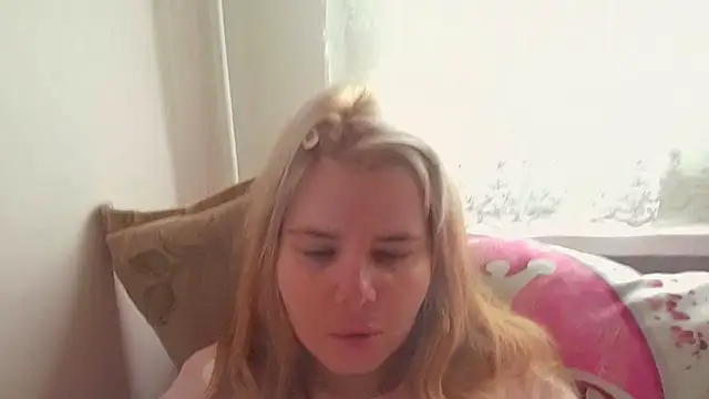 Snapshot of HornyElena chatting on April 2026 03:02:01 PM HornyElena online show from April 2026 03:02:01 PM